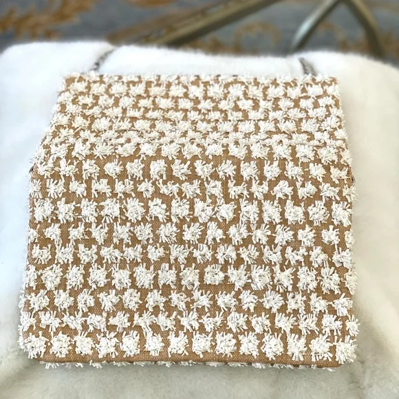 Express fold over shoulder/clutch bag - Picture 6 of 11